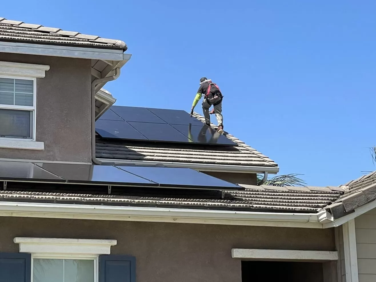 montaje de placas solares - Paneles Solares Buena Vista